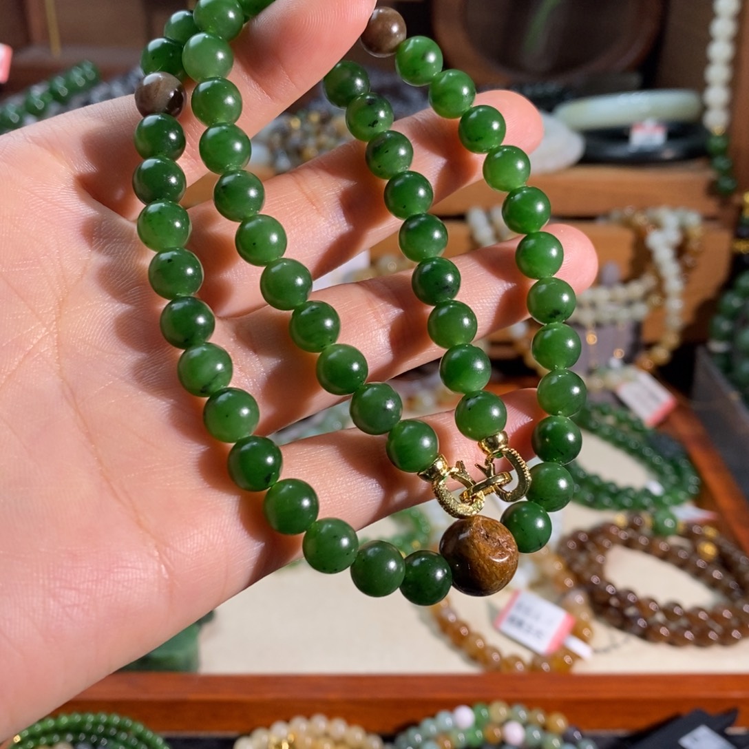 一***光和田玉未镶嵌颈饰