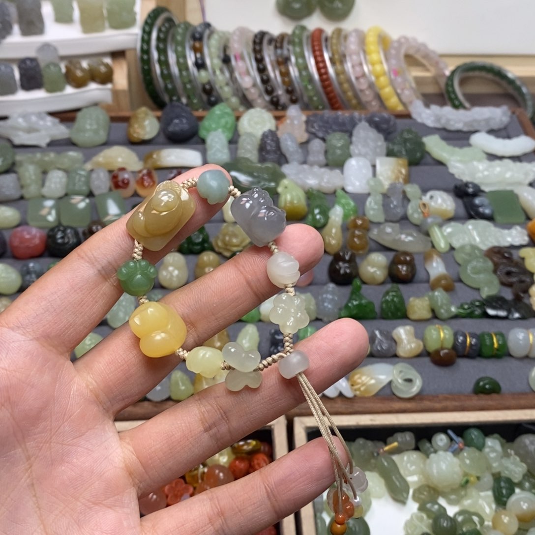 和田玉颈饰未镶嵌?*…