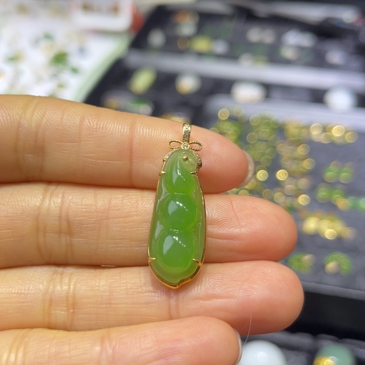 和田玉18K金镶嵌颈饰