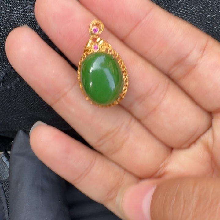 和田玉18K金镶嵌颈饰