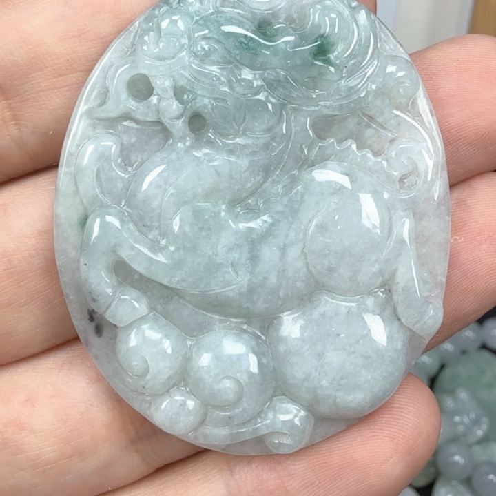 翡翠挂件未镶嵌翡翠