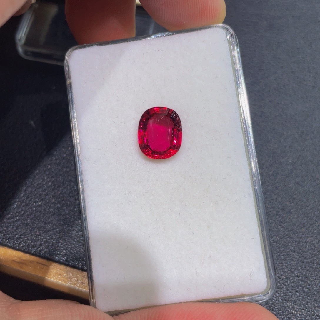 碧玺裸石未镶嵌卢比来干净3.56鸽血红色