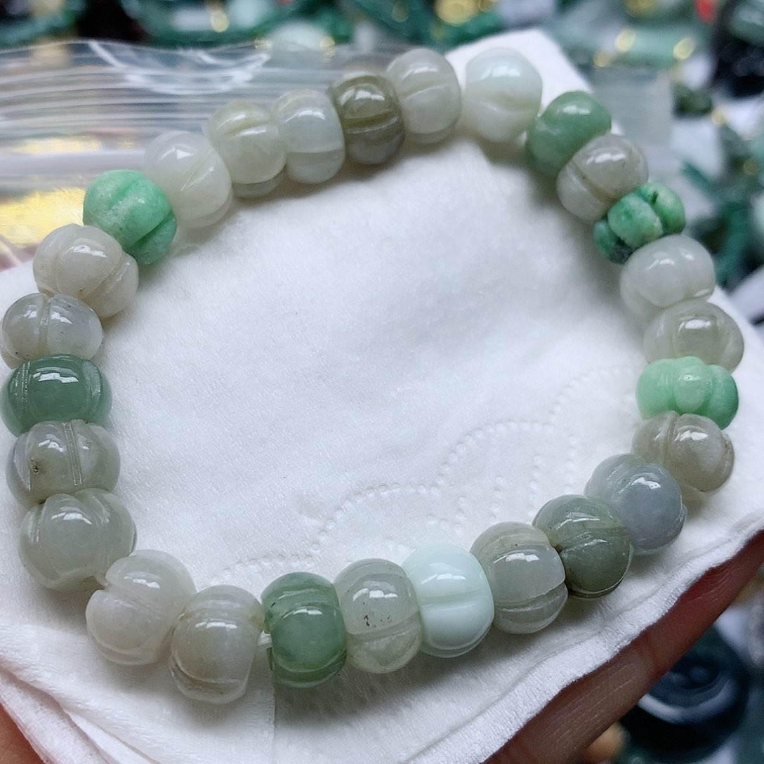 翡翠颈饰未镶嵌吊坠