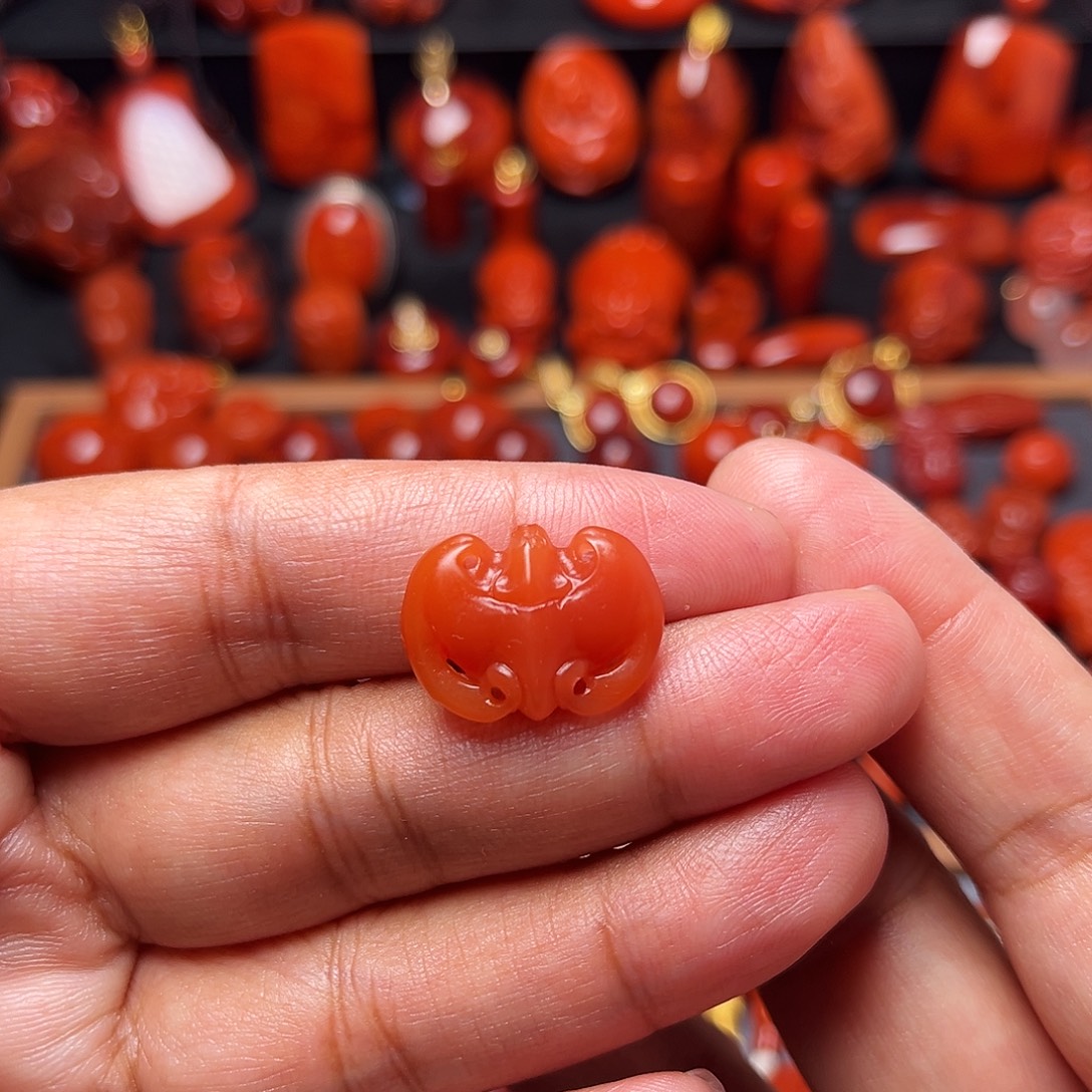 南红玛瑙未镶嵌配饰蝙蝠背云19.4mm