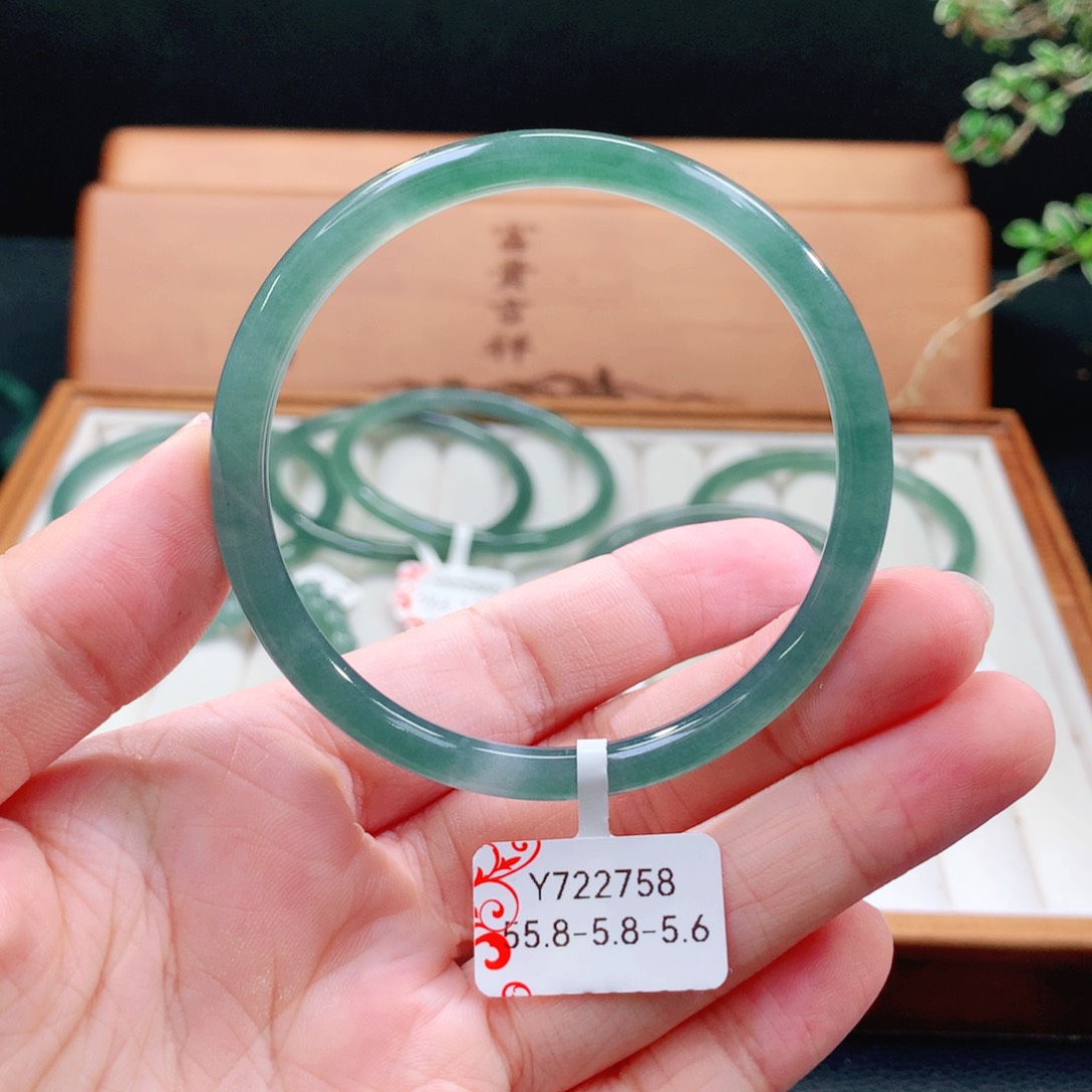 翡翠手镯（圆镯）未镶嵌