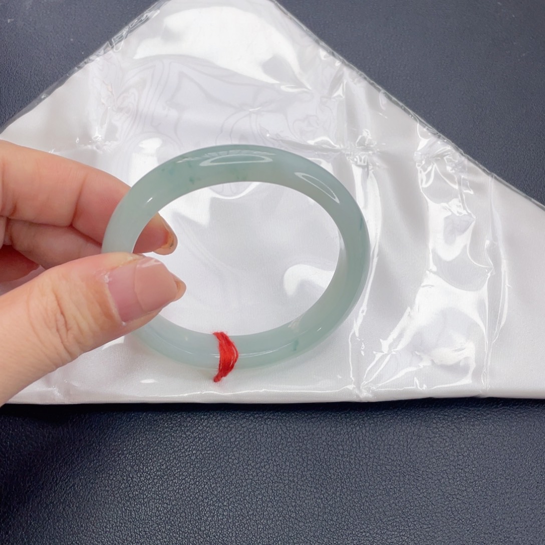 玥***店翡翠未镶嵌手镯贵妃飘花手镯