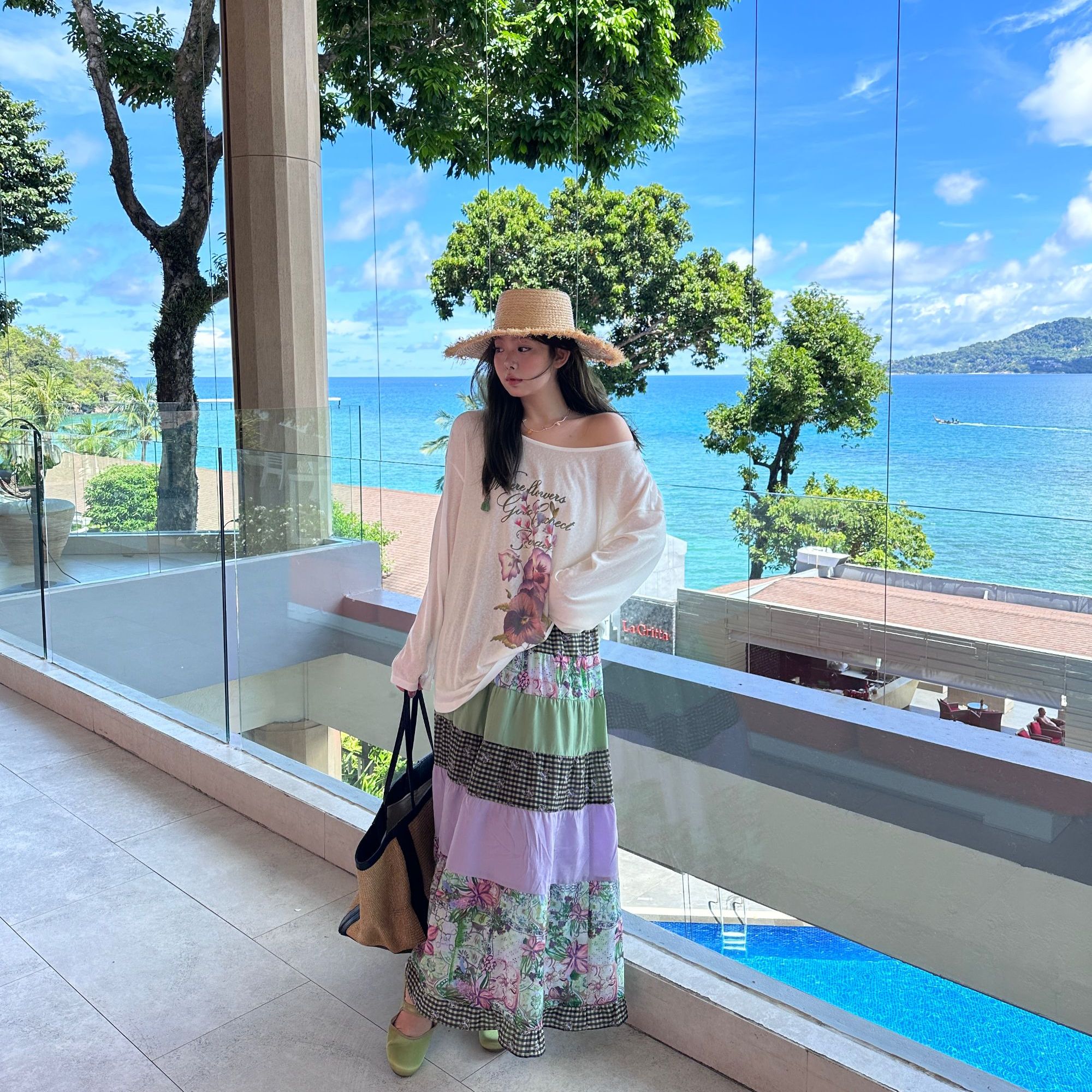 晶咕【慵懒假日】设计感薄款斜肩印花刺长袖T恤+碎花拼接半