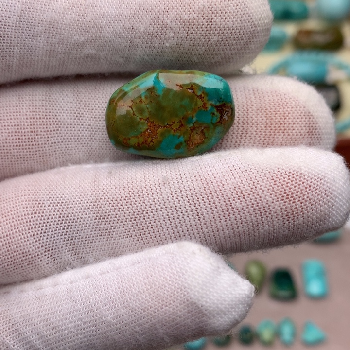 绿松石未镶嵌珠宝奇石