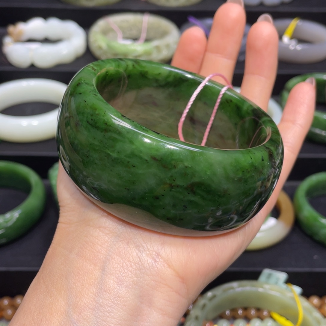 和田玉手镯62圈口 编号81未镶嵌