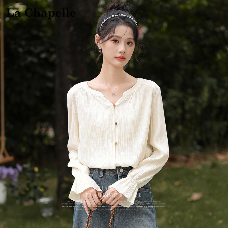 拉夏贝尔复古V领褶皱肌理感长袖衬衫女2025春秋宽松设计气质衬衣