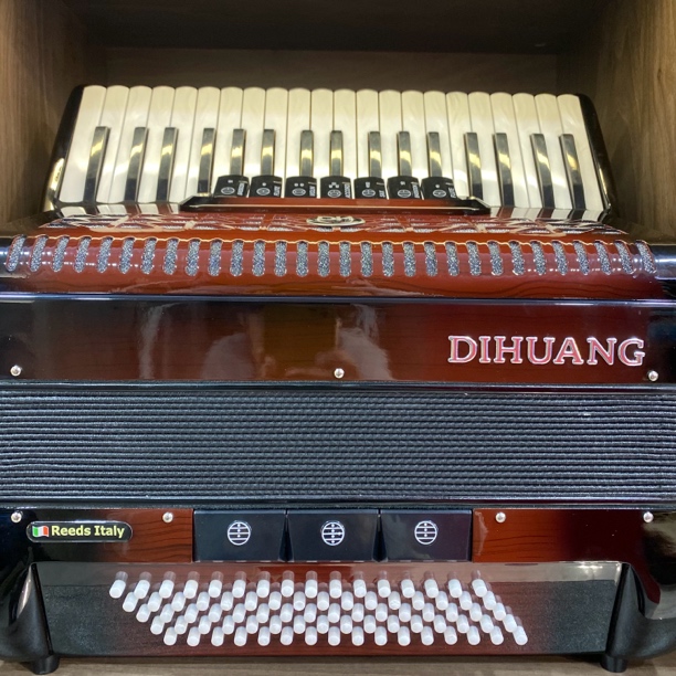 帝皇牌手风琴80倍斯三排簧进口簧片高品质烤漆