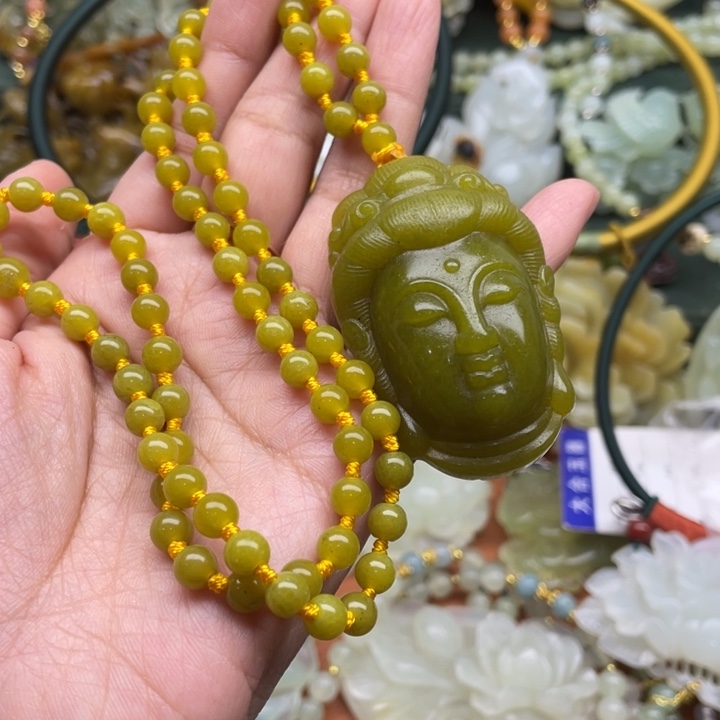 蛇纹石玉吊坠合金