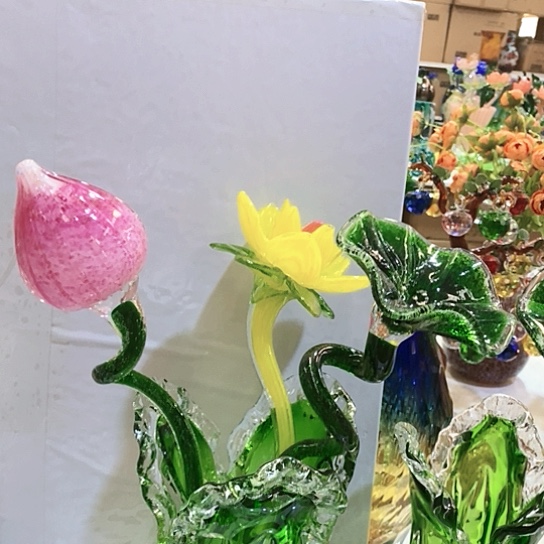 琉璃花瓶高45厘米宽9厘米