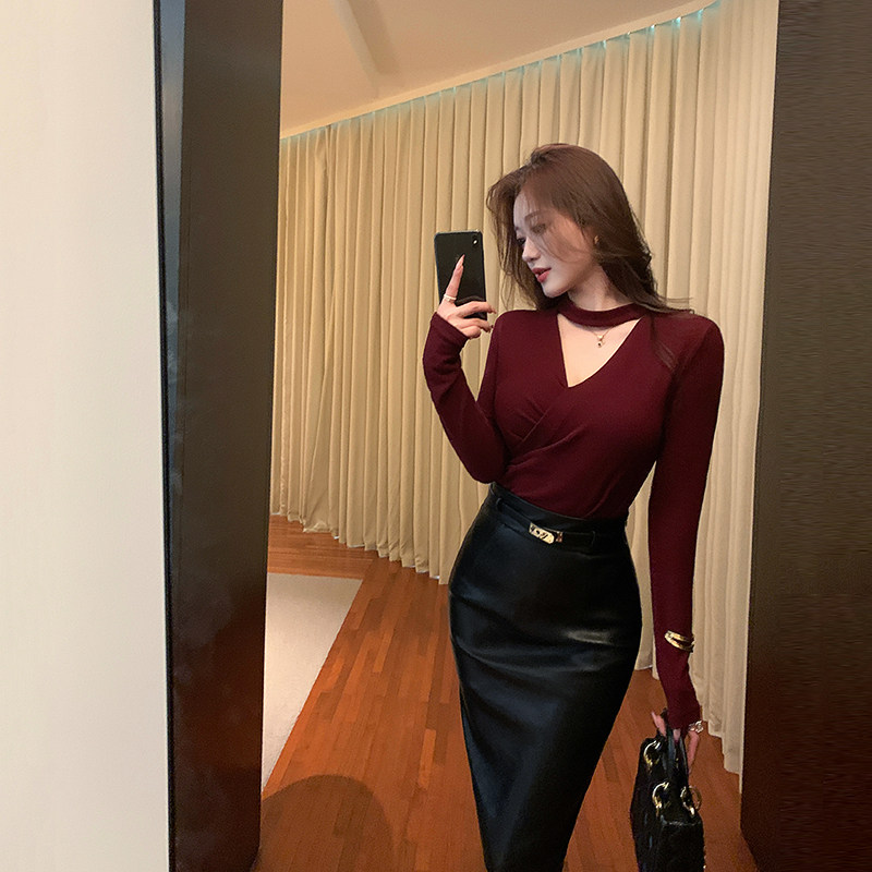 【汪汪专属】新款辣妹风双色轻熟纯欲修身挂脖V领磨毛上衣