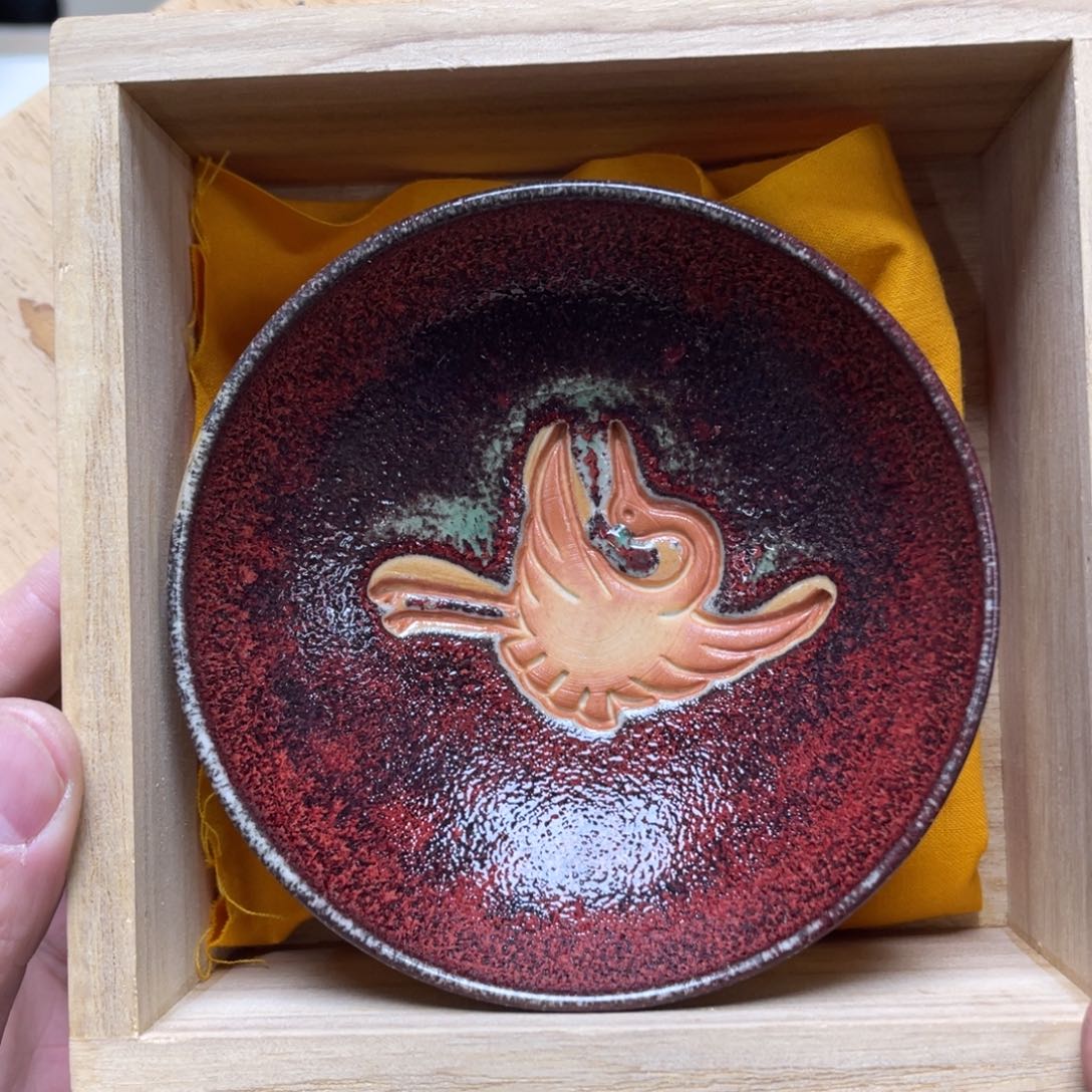瓷片密密麻麻地排列在一起