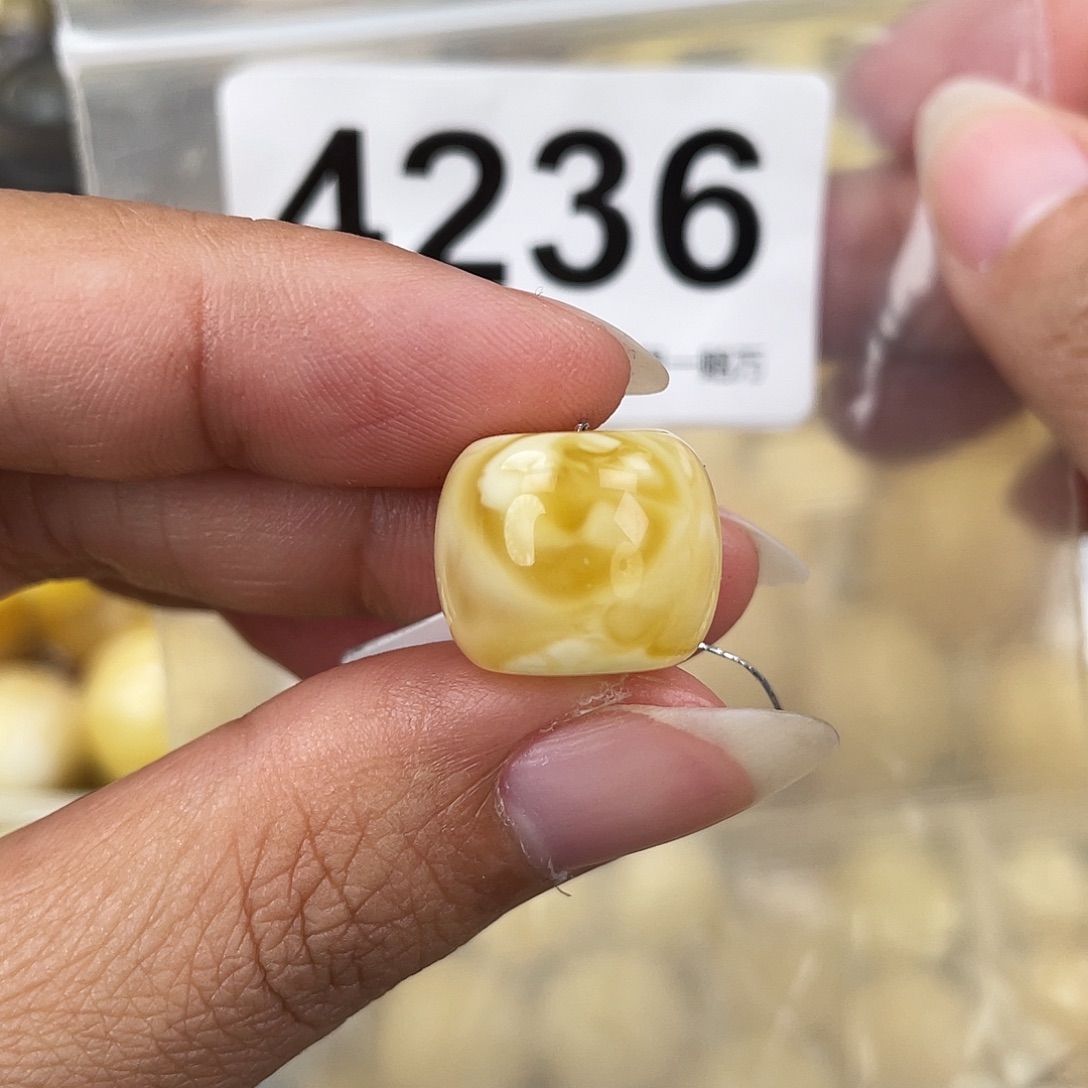 蜜蜡未镶嵌裸石15.4