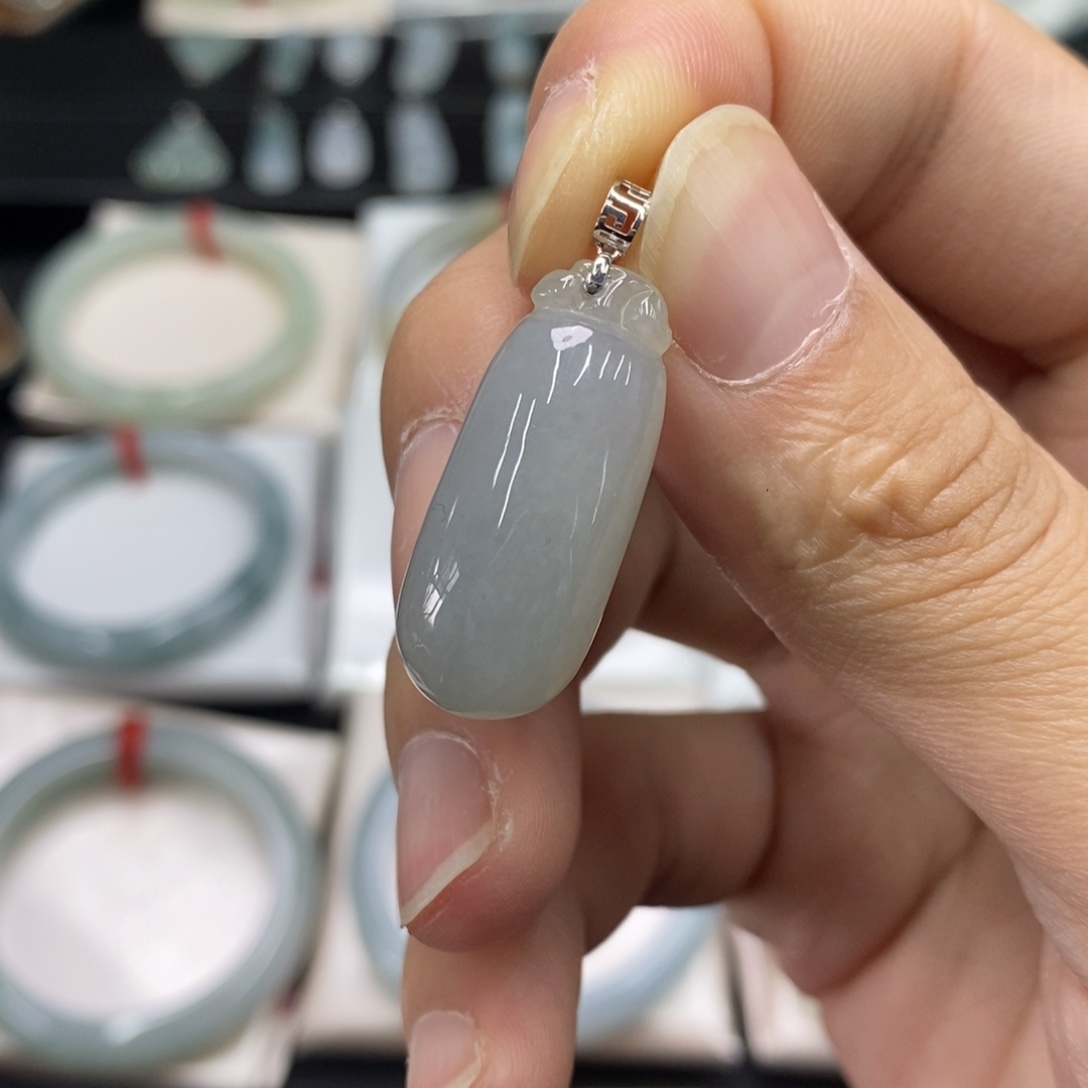 翡翠18K金镶嵌颈饰翡翠