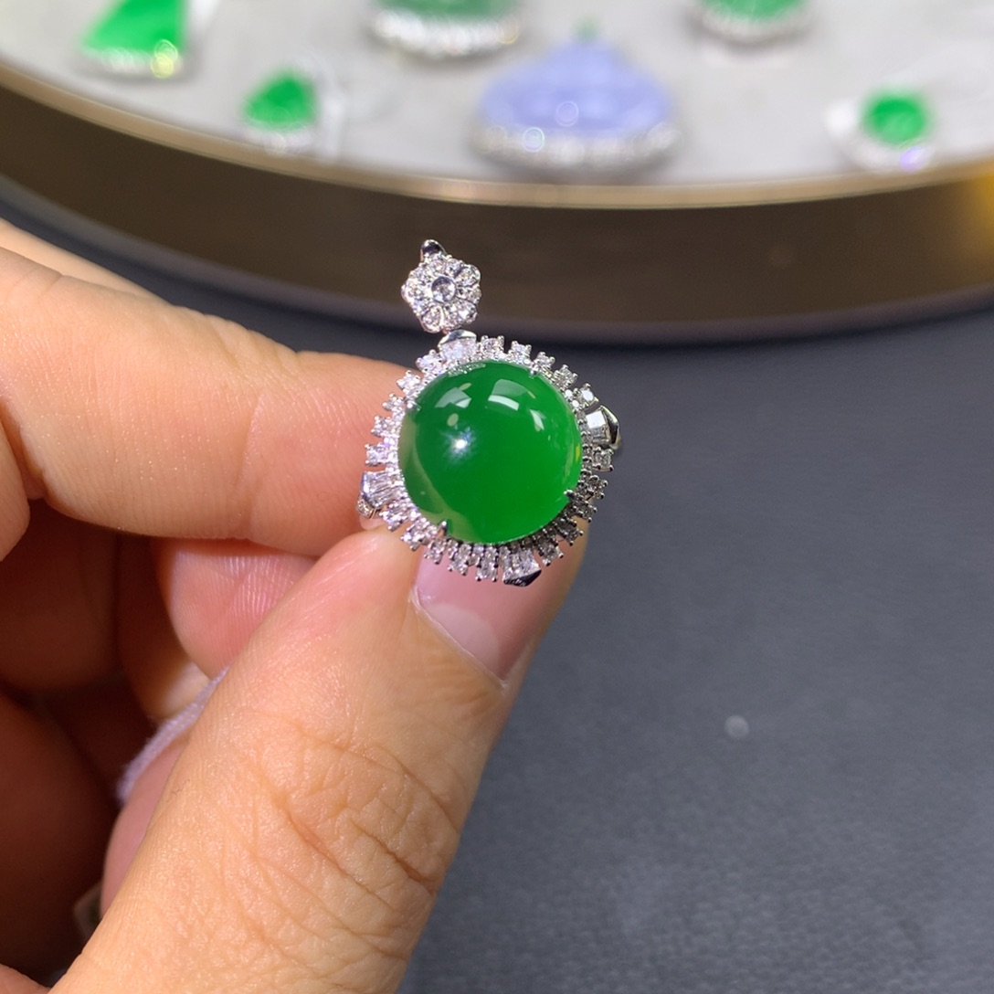 翡翠戒指18K金镶嵌翡翠