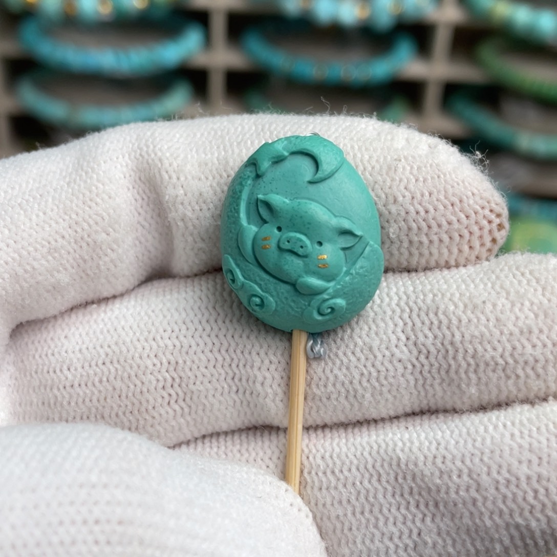 绿松石未镶嵌玉化月亮猪