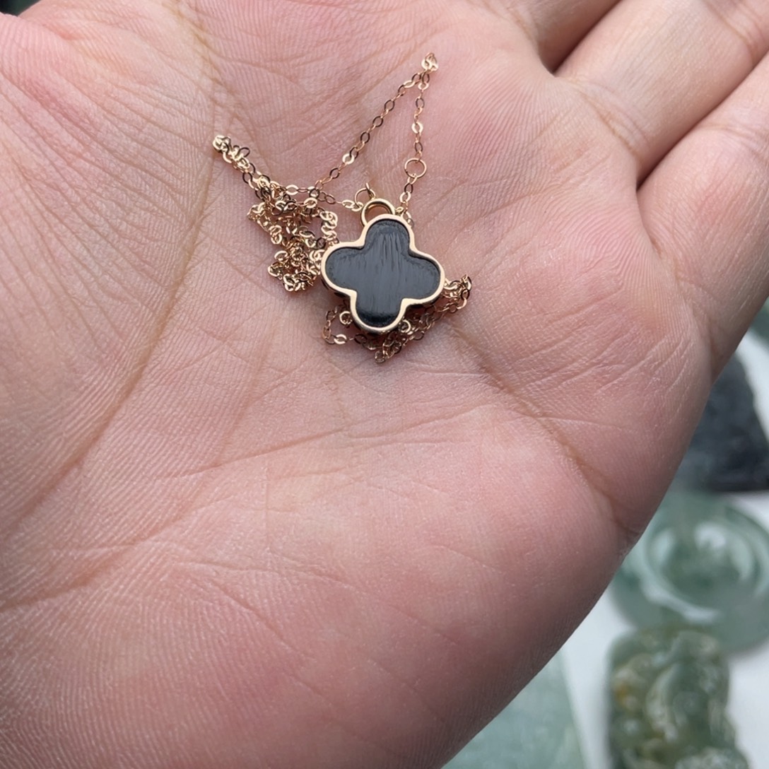 翡翠未镶嵌颈饰四叶草