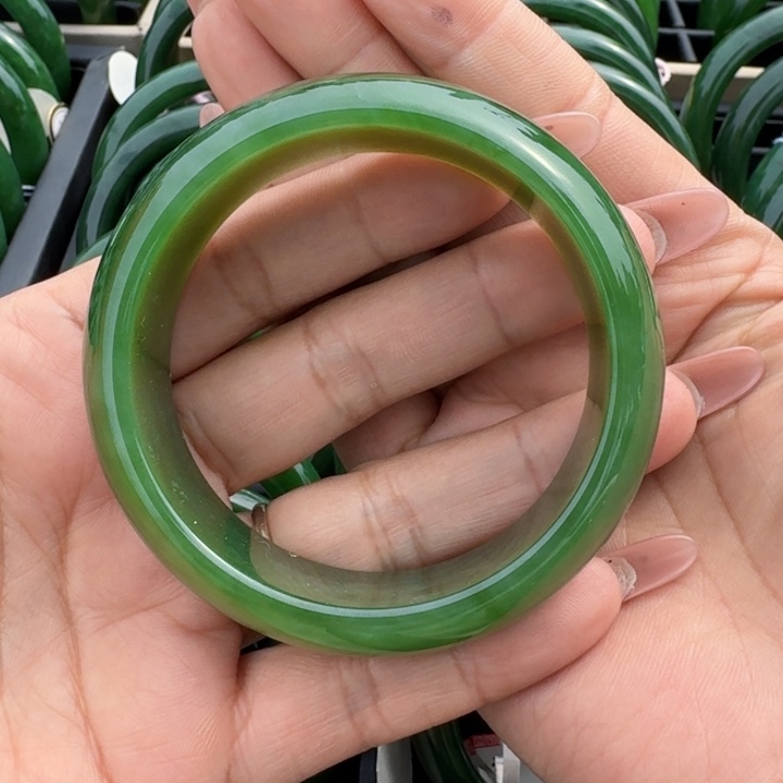 和田玉（碧玉）未镶嵌手镯