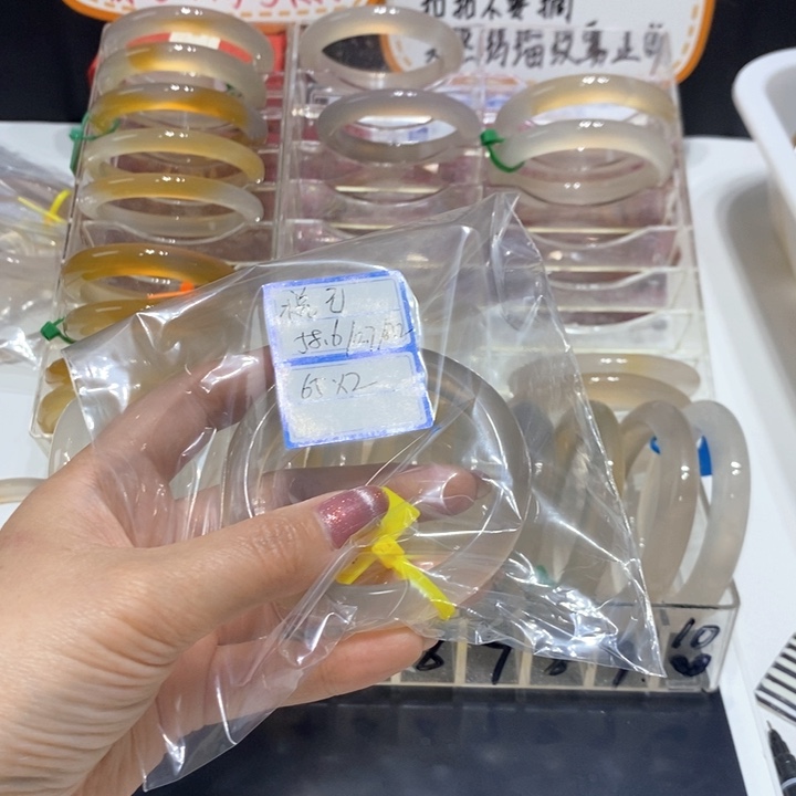 玛瑙/玉髓手镯未镶嵌