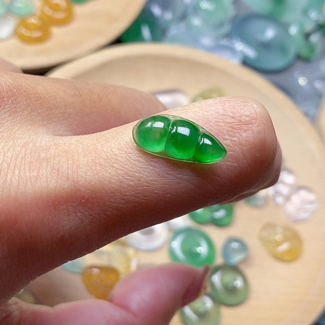 翡翠颈饰未镶嵌翡翠