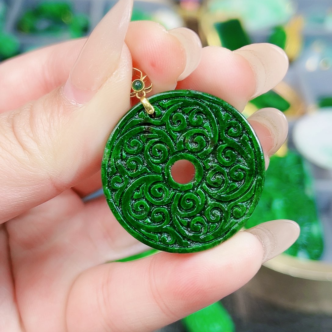 翡翠颈饰18K金镶嵌吊坠