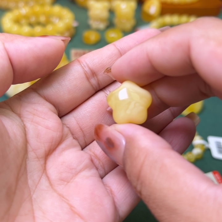 蜜蜡未镶嵌珠宝奇石