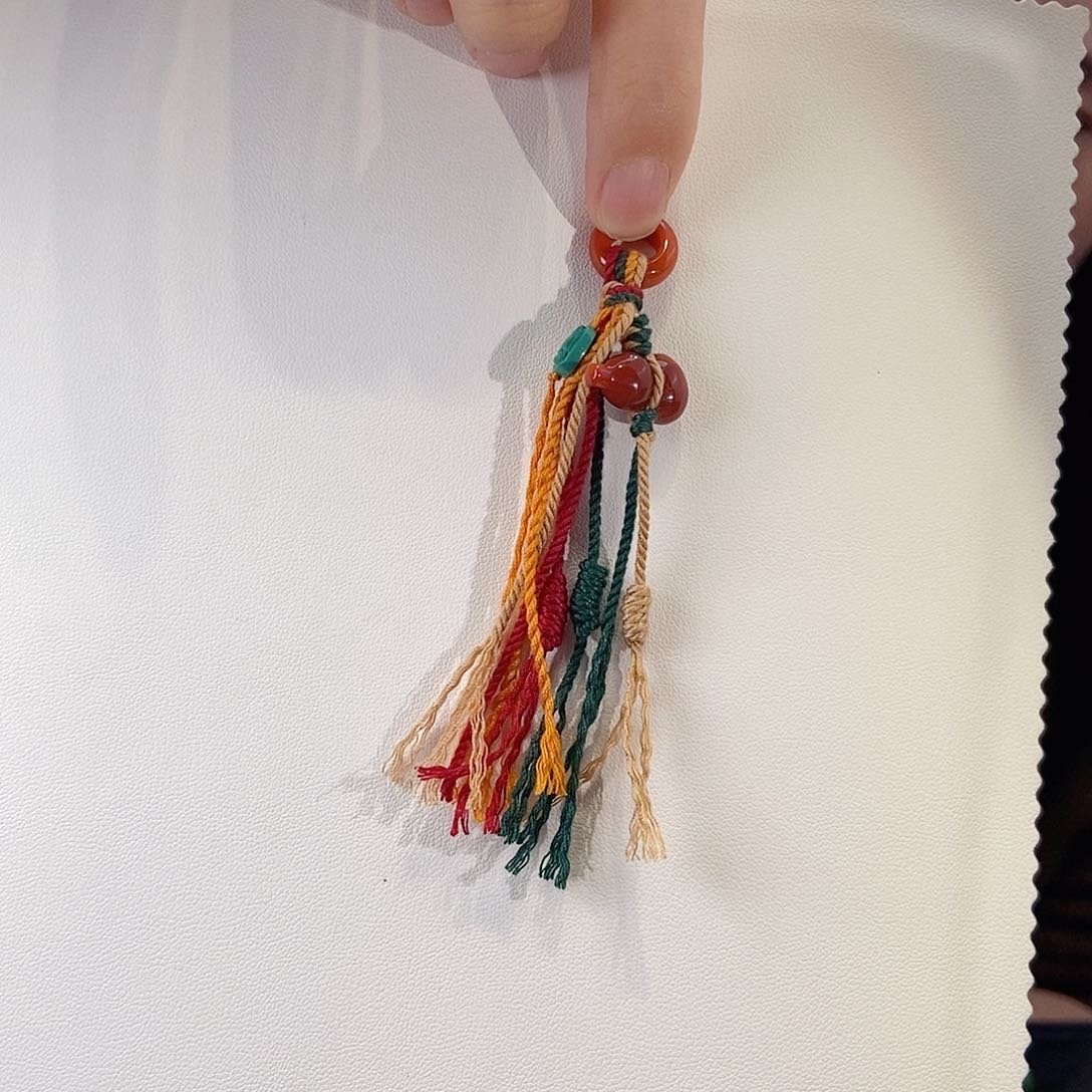 颈饰未镶嵌南红玛瑙