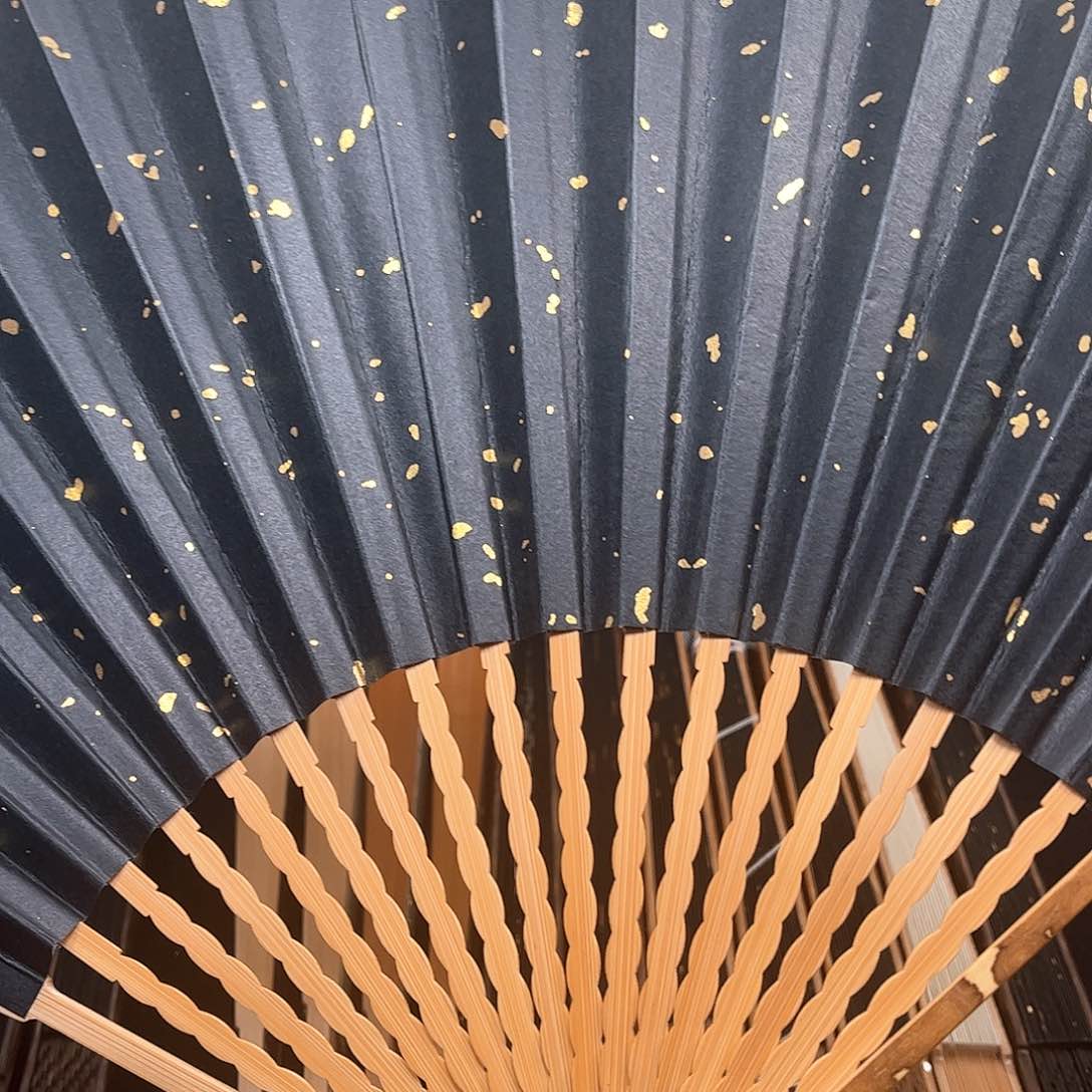 扇子黑色洒金龙鳞梅妃