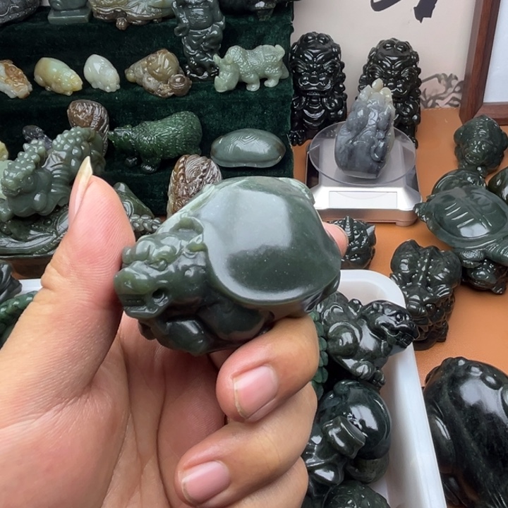 和田玉未镶嵌把件