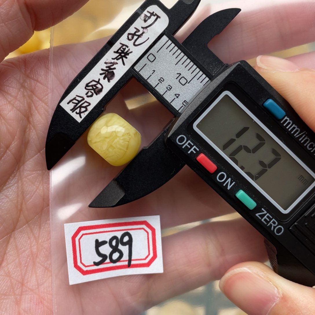 蜜蜡裸石未镶嵌曲****）