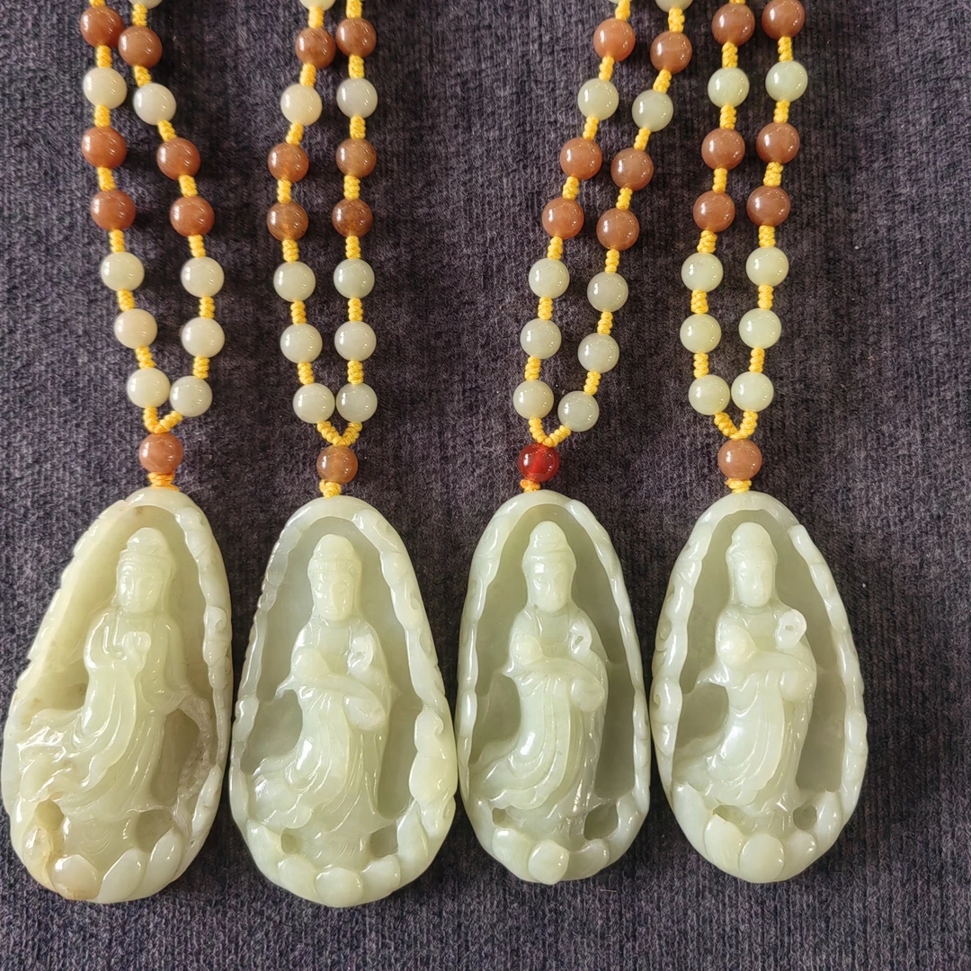 大师定制和田玉精品观音手工雕刻吊坠一个