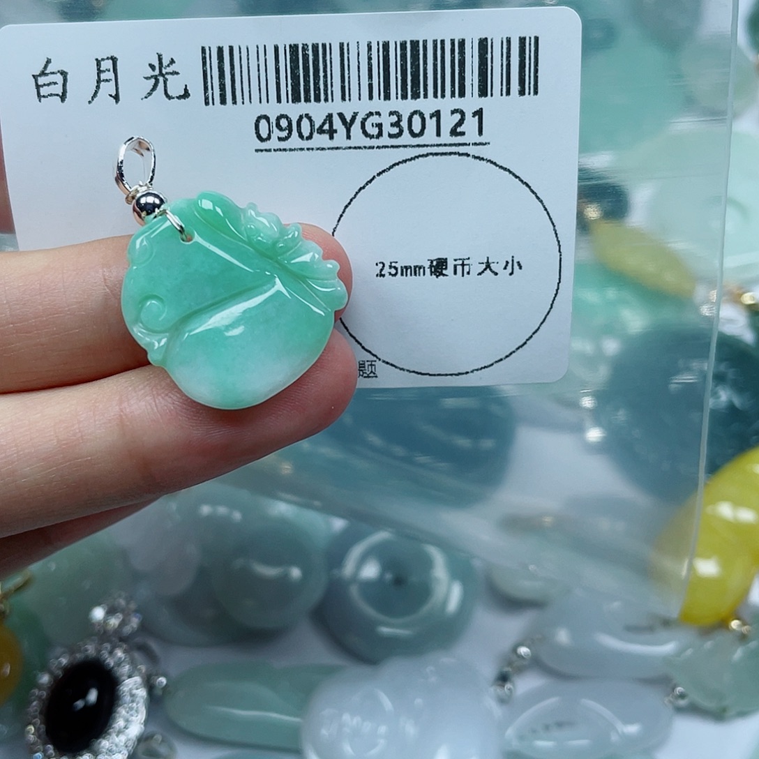 吊坠(不含链)未镶嵌翡翠