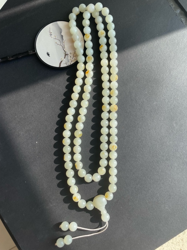 精品新疆和田玉高青白（留皮）108粒念珠手串 多颗留皮 油润细腻