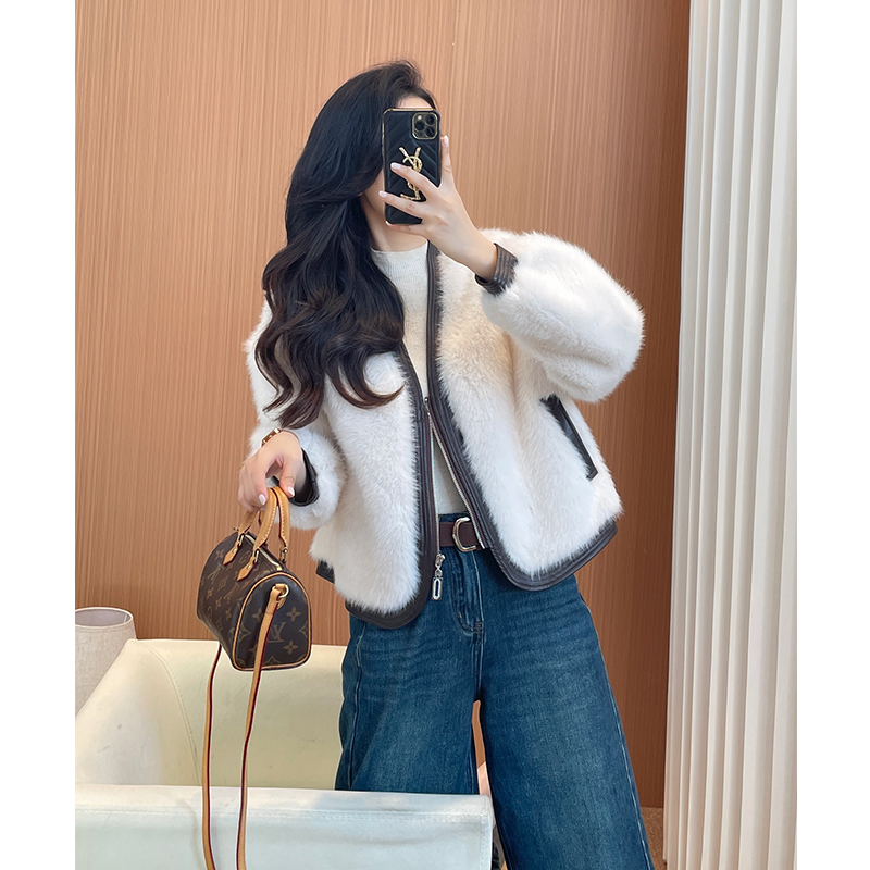 白色毛毛外套女短款2025新款今年流行爆款冬天加厚高级感保暖大衣