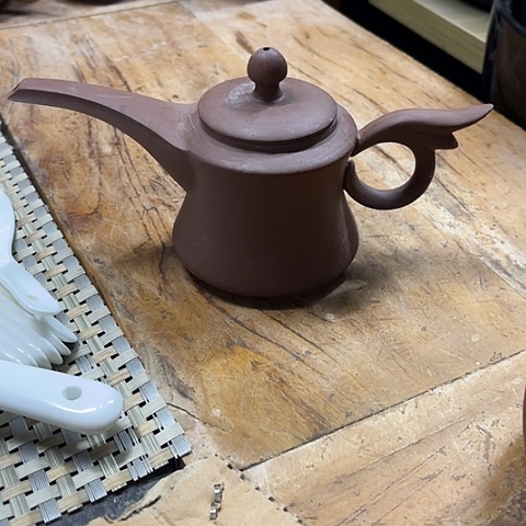 微瑕，不能明火，泡茶壶约180飞仙有底标