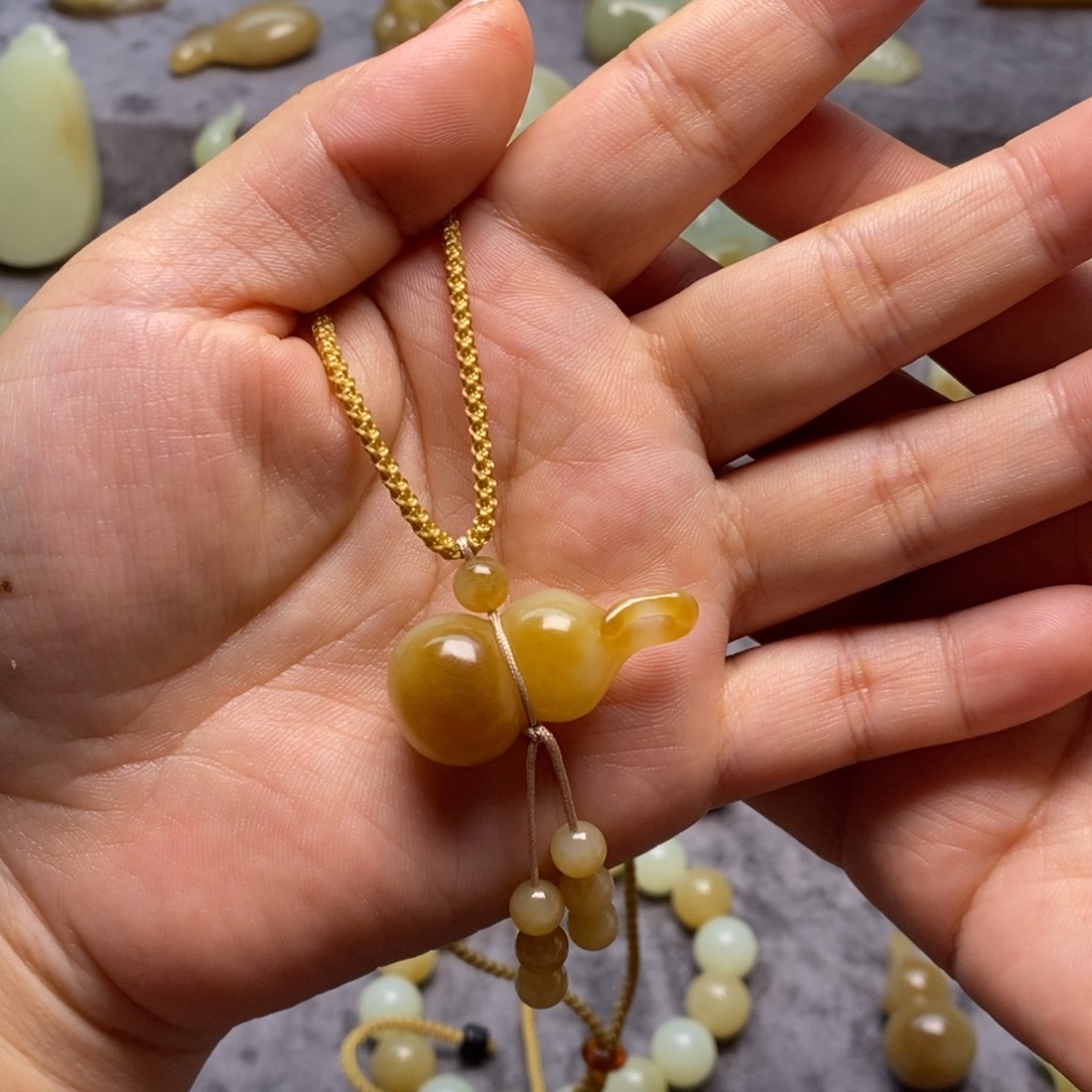 谷***店和田玉（糖玉）未镶嵌颈饰