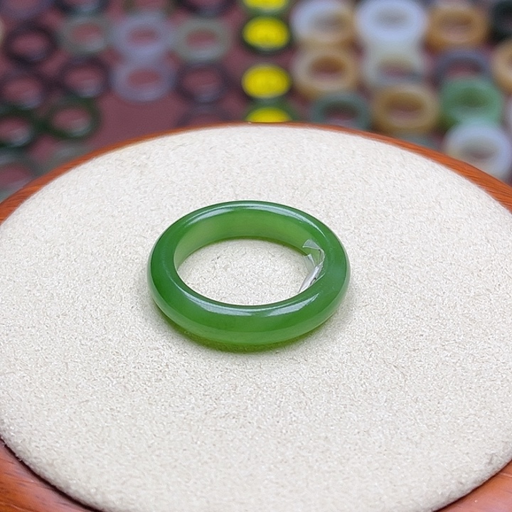 和田玉戒指未镶嵌18.3内径18圈阳绿