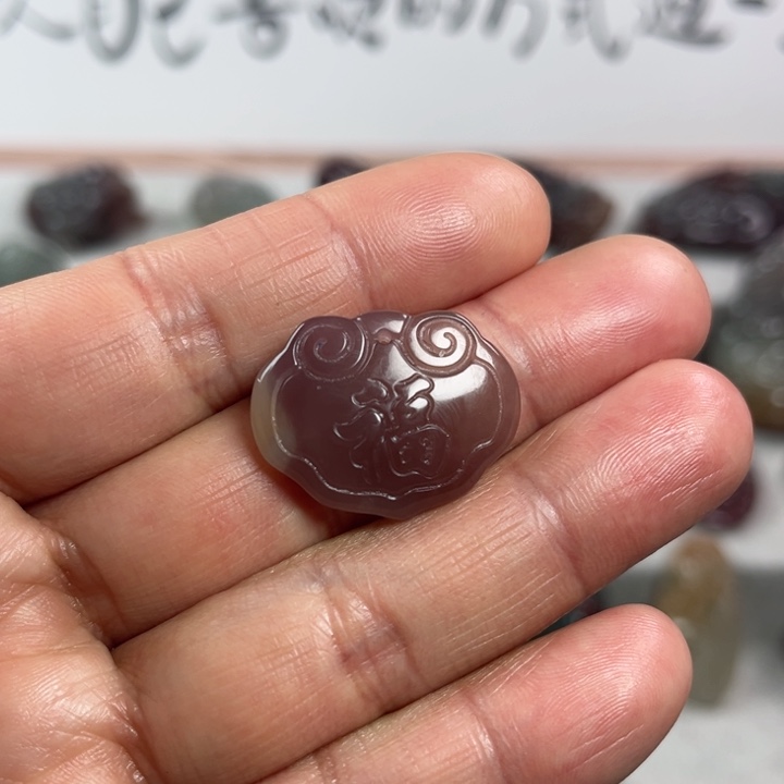 玛瑙/玉髓颈饰未镶嵌福牌