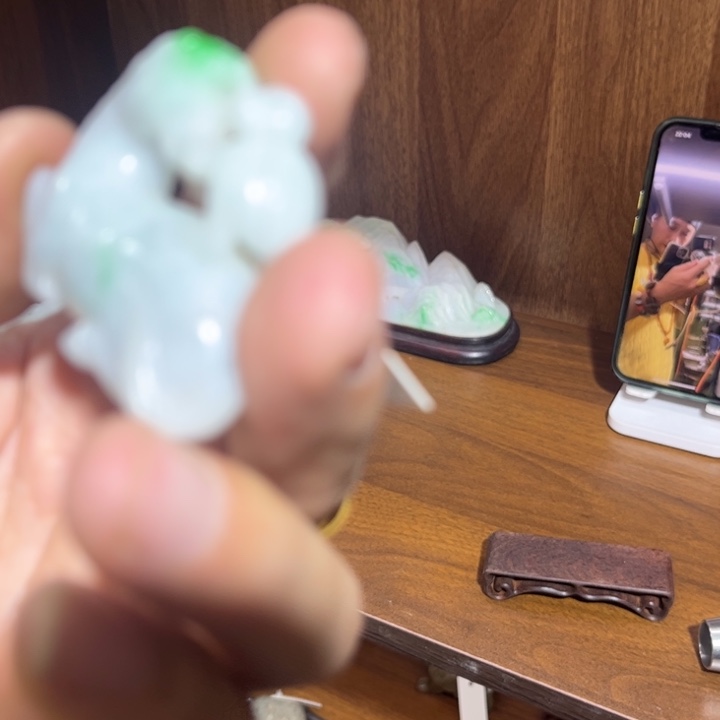 未镶嵌挂件翡翠我给你们介绍一个翡翠