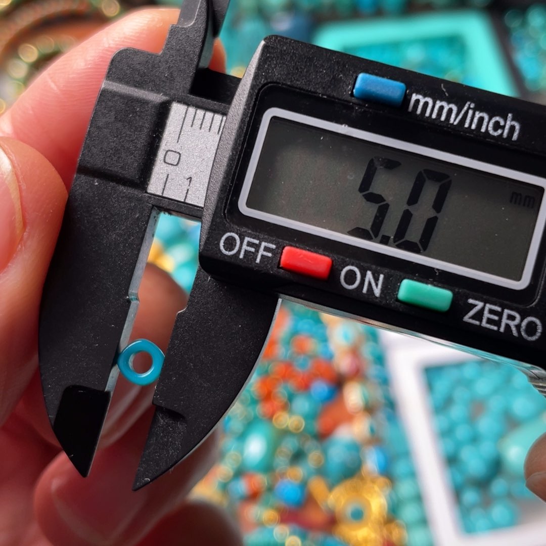 绿松石颈饰未镶嵌倩****?