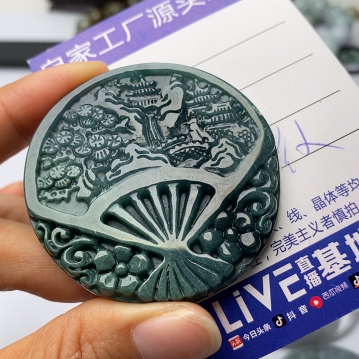 翡翠颈饰未镶嵌翡翠