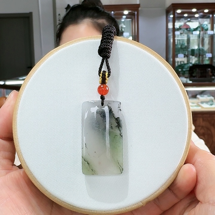 密玉（石英质玉）吊坠合金