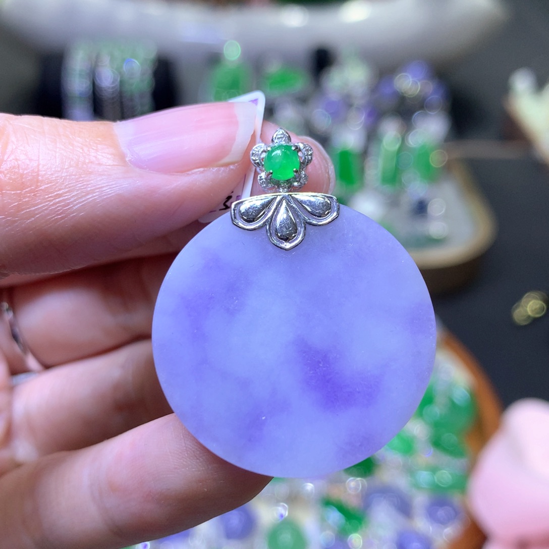 【闪购商品】翡翠颈饰18K金镶嵌翡翠吊坠项链