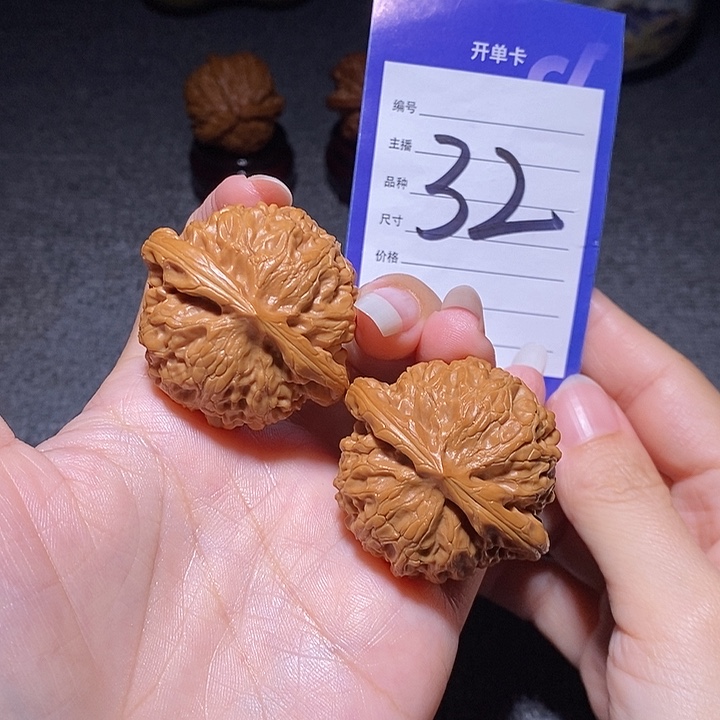 文玩核桃把件宫灯42左右有修