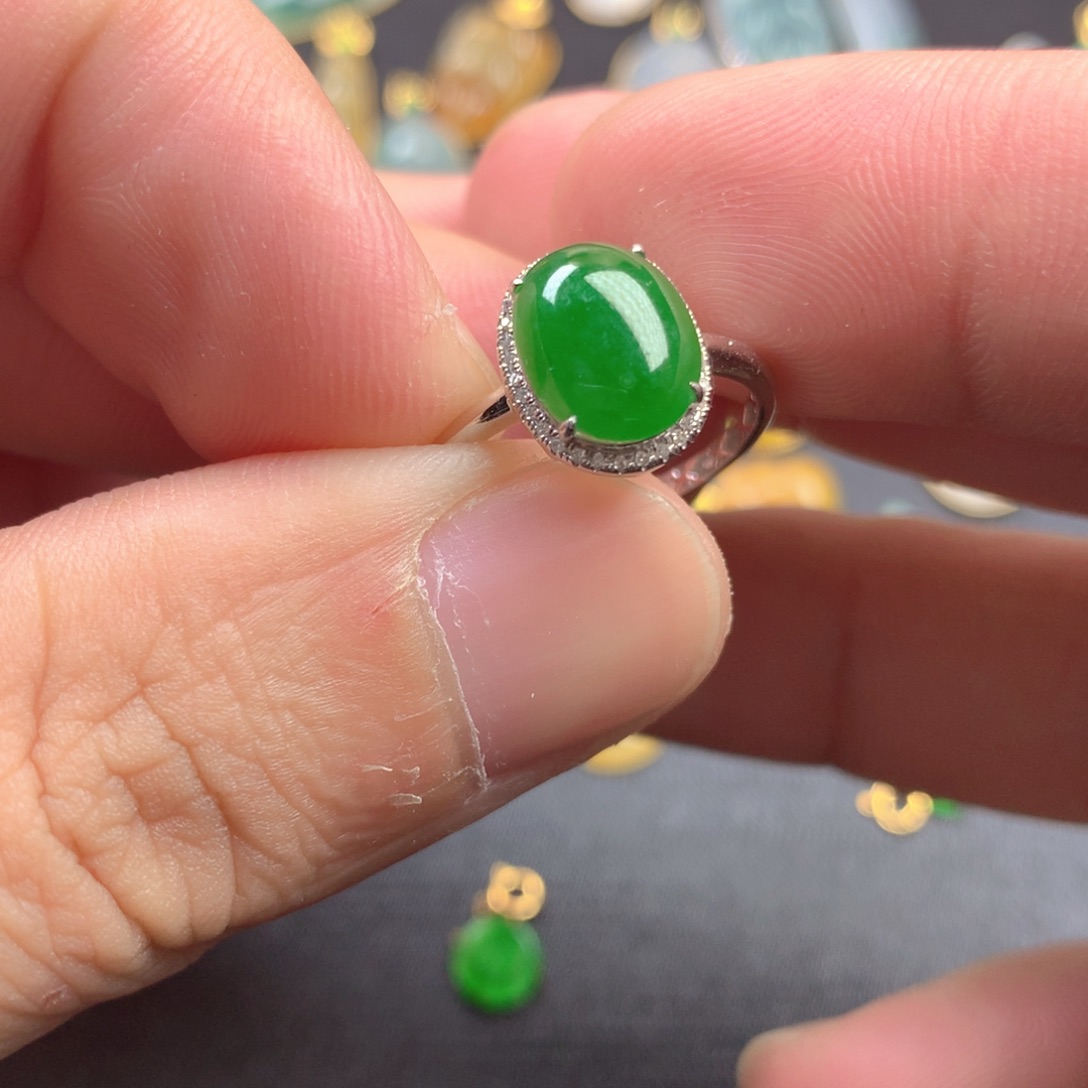 【闪购商品】颈饰18K金镶嵌翡翠翡翠