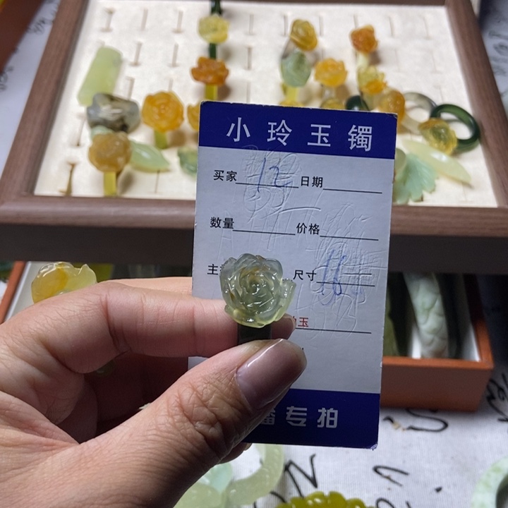 蛇纹石玉未镶嵌戒指