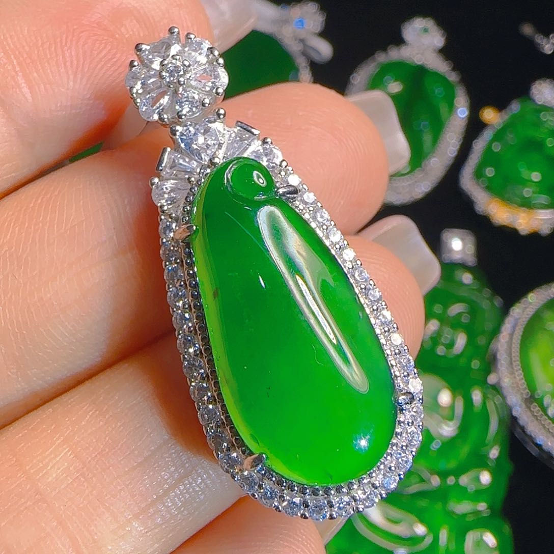 翡翠吊坠(赠链)银S925镶嵌